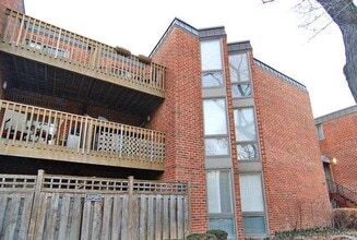 Building Photo - 2036 N Larrabee St