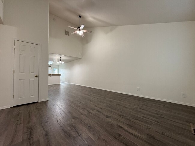 Building Photo - CHECK OUT THIS OPEN FLOOR PLAN HOME IN RED...