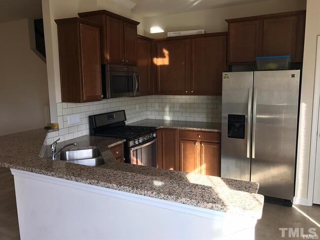 Building Photo - 704 Denhoff Dr