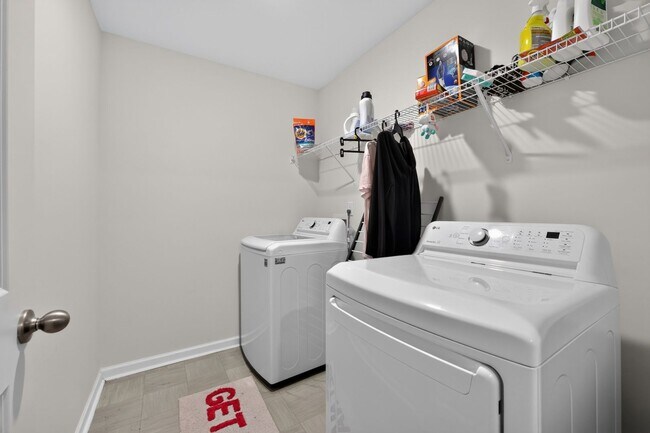Foto del edificio - 4127 Village Blvd NW