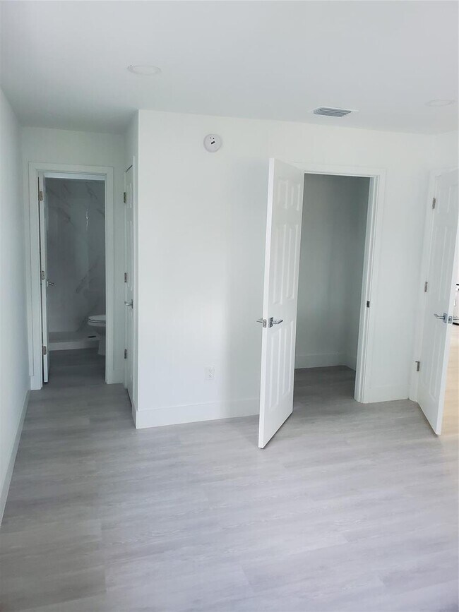 Foto del edificio - 3943 SW 51st St