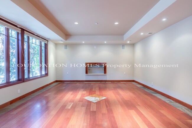 Building Photo - VIDEO! Gorgeous 4 BR, 3 BR in the Heart of...