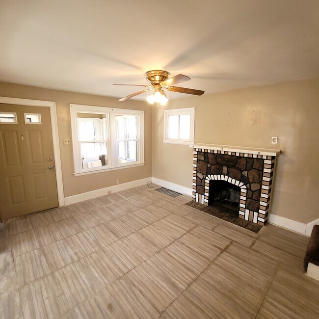 Building Photo - 565 Teddy Ave