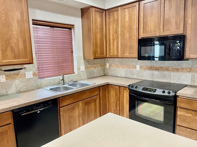 Building Photo - New on the Market!
