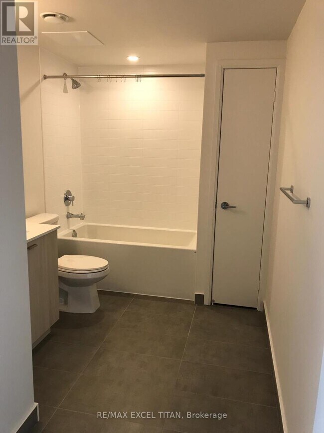 Photo du bâtiment - 27 Bathurst St