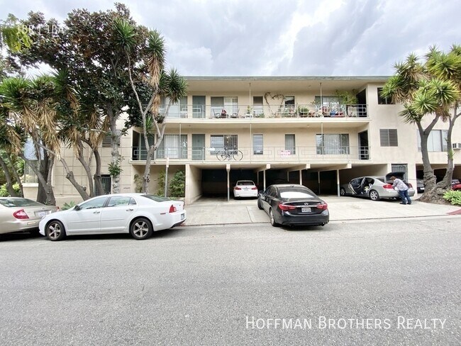 Foto del edificio - 1155 N Curson Ave