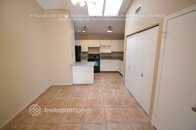 Foto del edificio - 6432 W Christy Dr