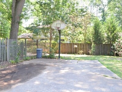 Foto del edificio - 949 Beech Ln