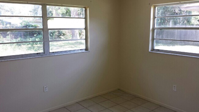 Foto del edificio - 4903 24th St W