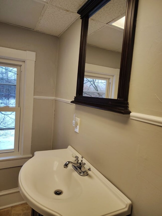 Building Photo - Beautiful 4 Bed/ 2 Bath House for Rent