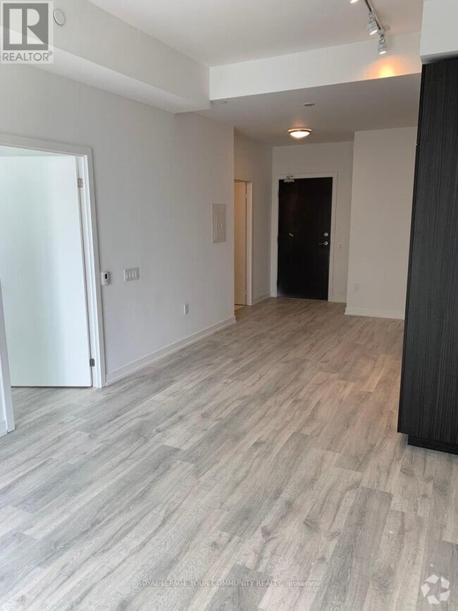 Building Photo - 7-3007 Golden Lion Heights