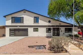 Building Photo - 2210 E Everett Dr
