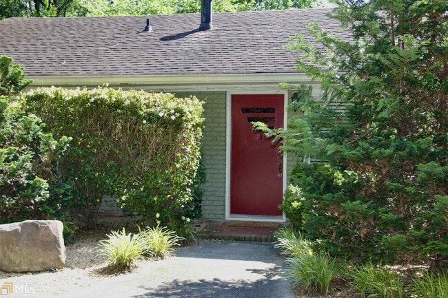 Building Photo - 1910 Dellwood Dr NW