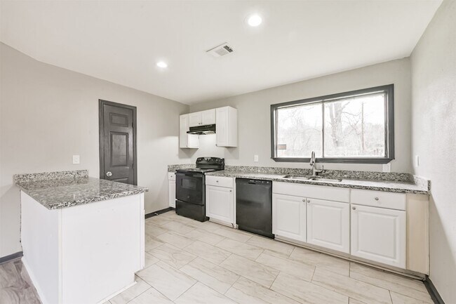 Foto del edificio - 2718 Summertime Dr