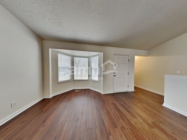 Building Photo - 5697 S Stone Flower Way