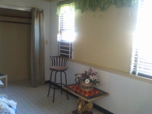 Sun Porch - 4829 Margaretta Ave