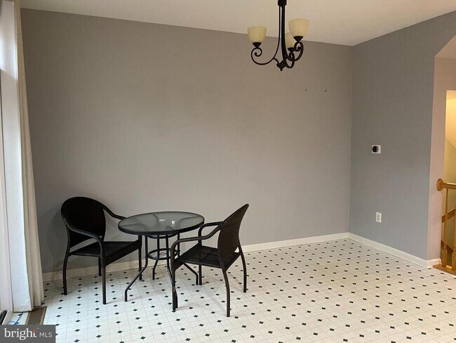 Building Photo - 2212 Barnet Ct