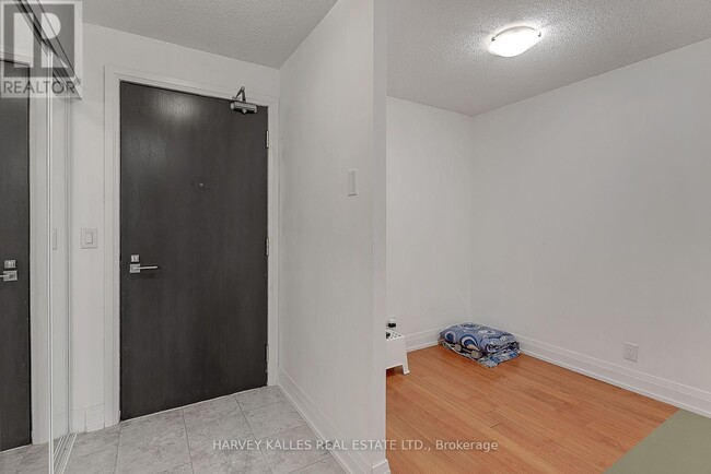 Building Photo - 1060 Sheppard Ave W