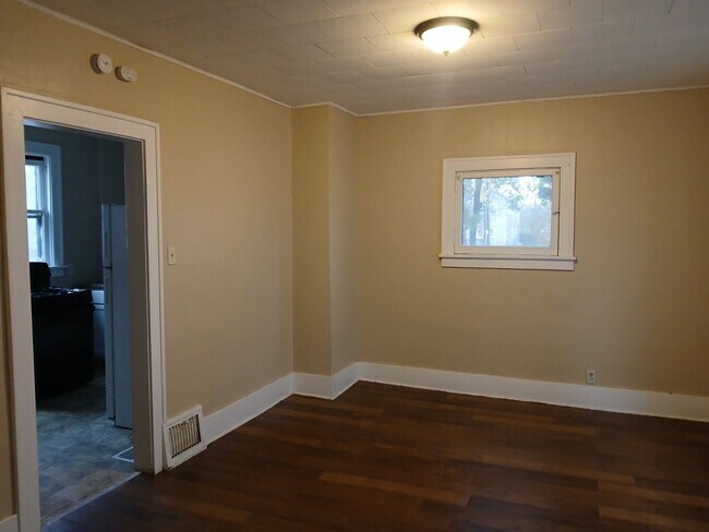 Building Photo - BELOW MARKET RENT!