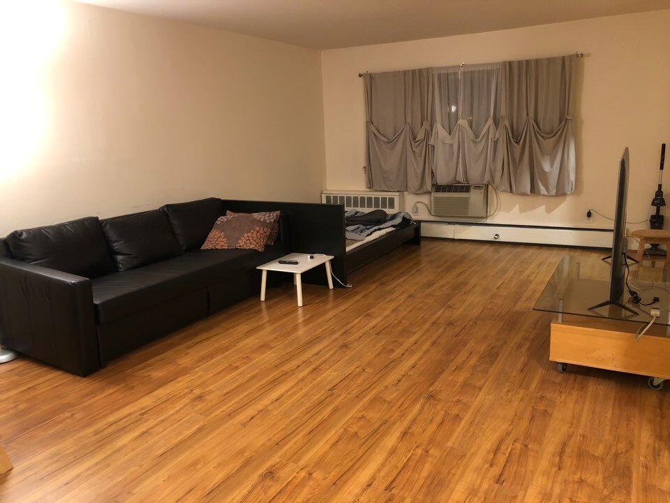 Foto principal - 1319 Anderson Ave