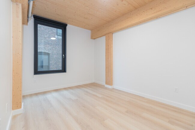 Building Photo - 11 E Lenox St