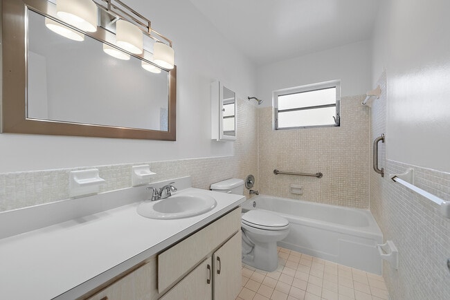 Building Photo - 3281 Coral Hills Dr