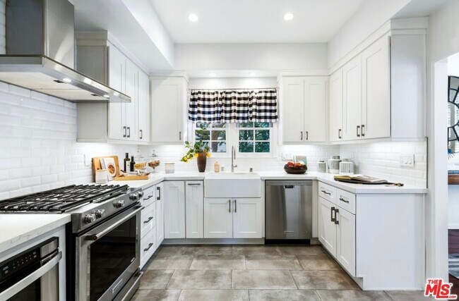 Foto del edificio - 420 S Barrington Ave