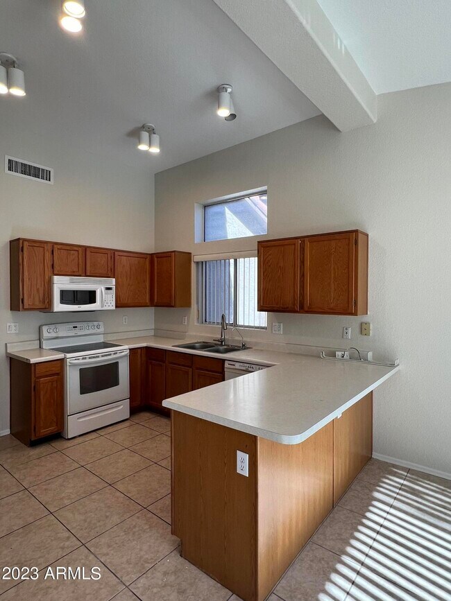 Foto del edificio - 1561 E Stanford Ave