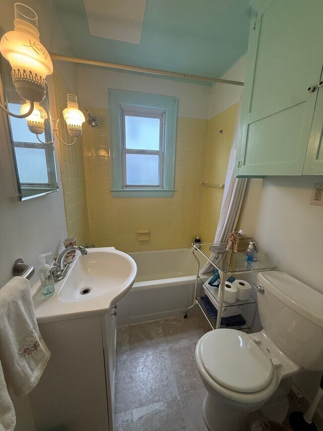 Foto del edificio - 3714 Staunton Ave SE
