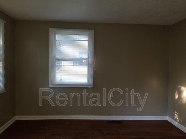 Building Photo - 3011 Wahl St