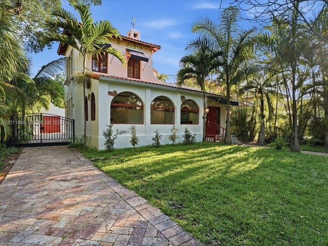 Building Photo - 1137 Asturia Ave