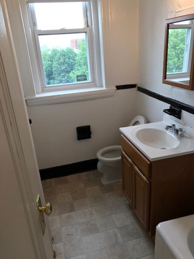 Building Photo - 3-4 Bedrooms 9/1 BRIGHTON