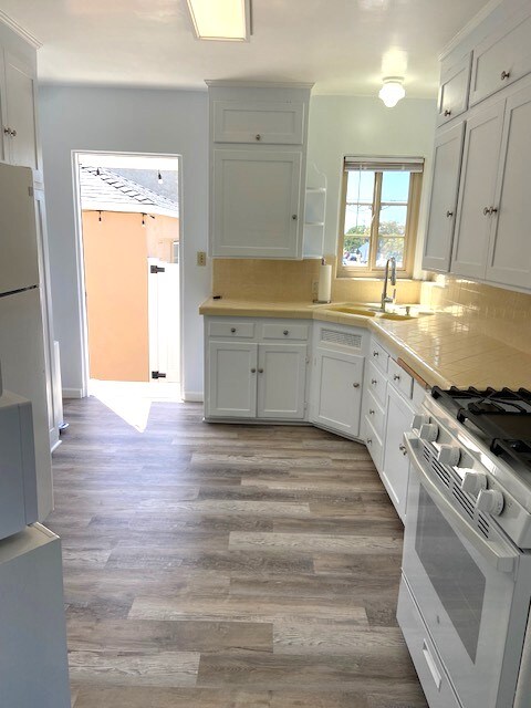 Building Photo - 905 Loring St