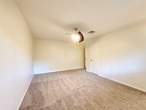 Building Photo - 5470 Ariel St