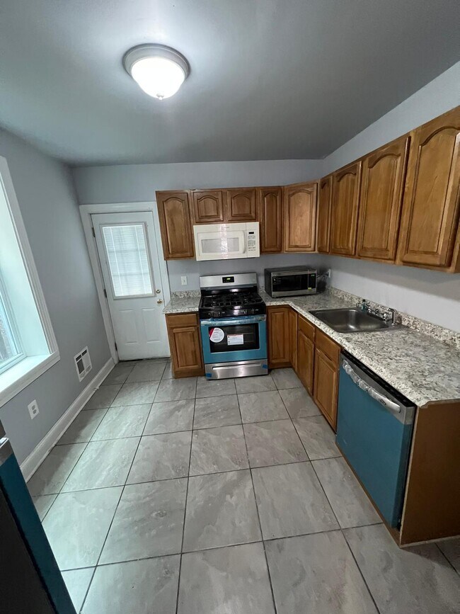 Kitchen - 1856 N Taney St