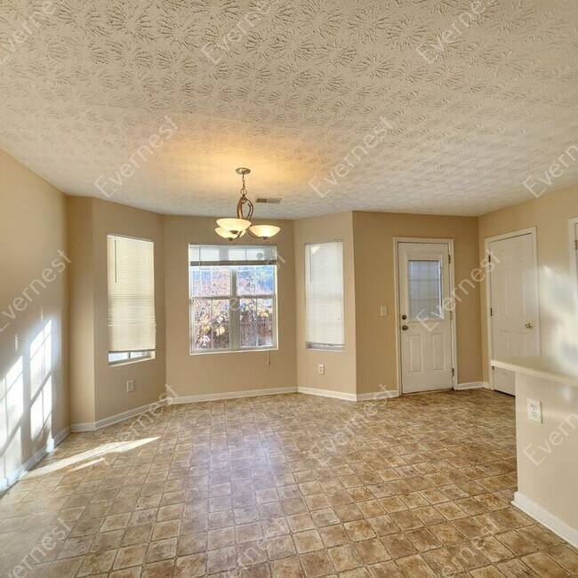 5775 Strathmoor Manor Cir, Lithonia, GA 30058 Condo for Rent in