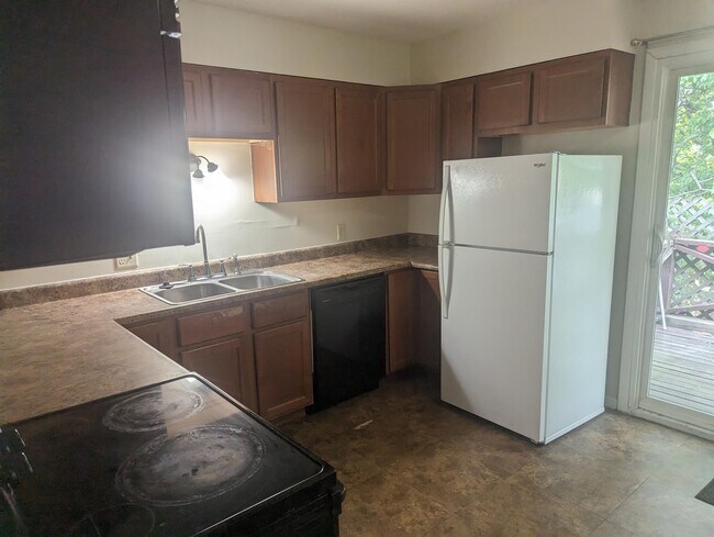 Building Photo - 2205 Dale Dr