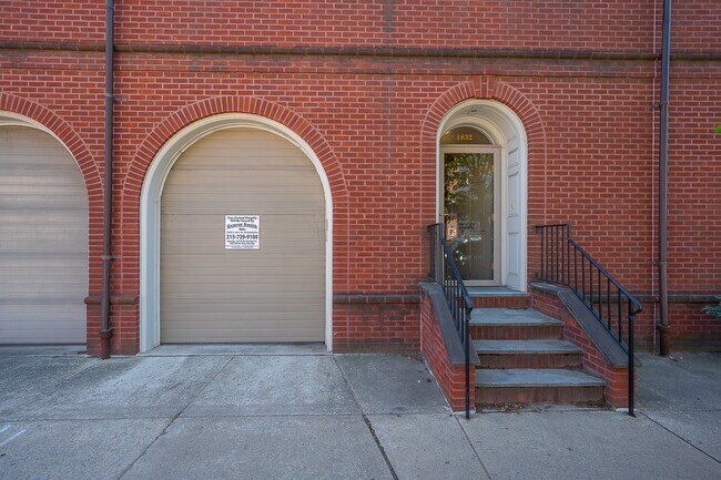 Building Photo - 1832 Fairmount Ave