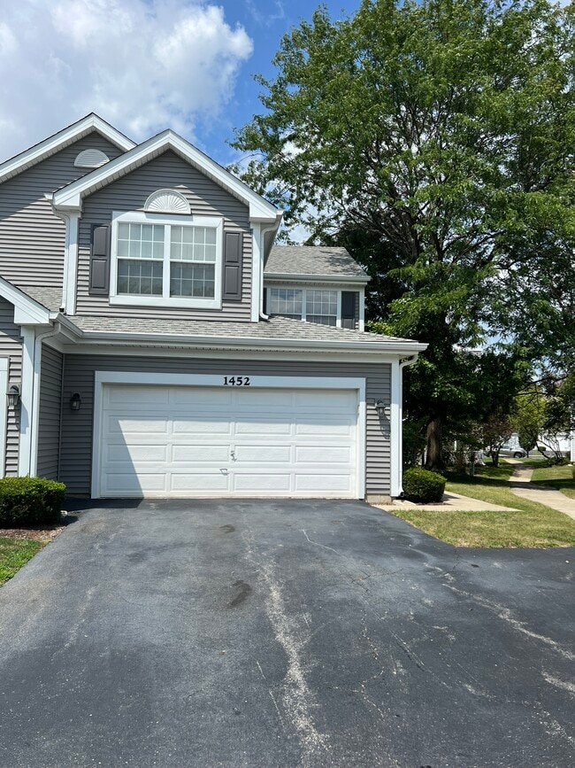2 car attached garage - 1452 Division Ct