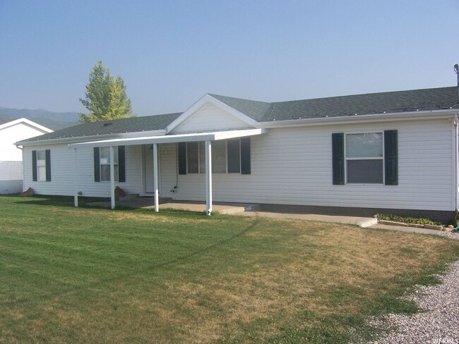 Building Photo - Beautiful Home in Fairview