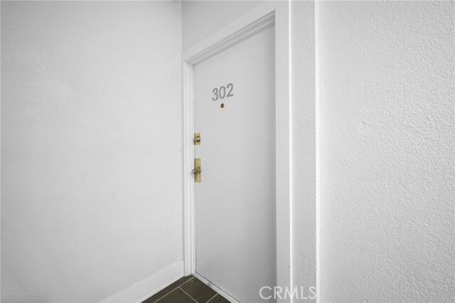 Building Photo - 228 S Kenwood St