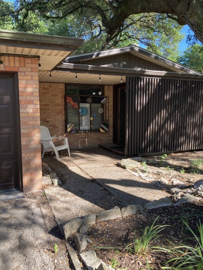 Building Photo - 6405 Linda Ln