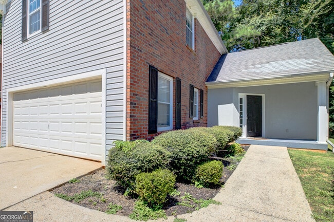 Building Photo - 569 N Fairfield Dr