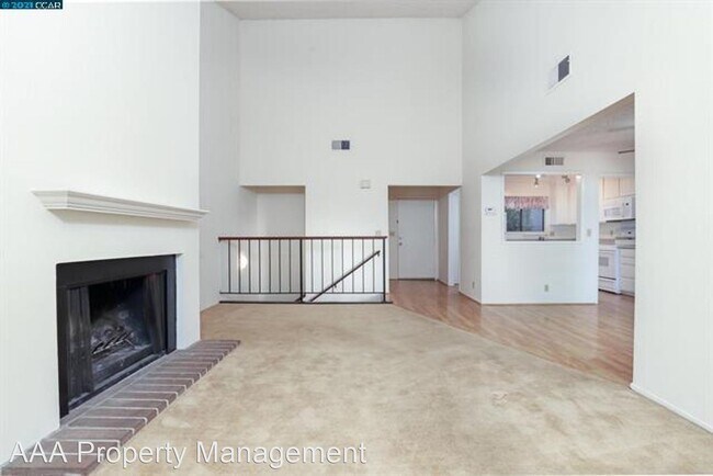 Building Photo - 3 br, 2.5 bath House - 378 Camelback Rd.