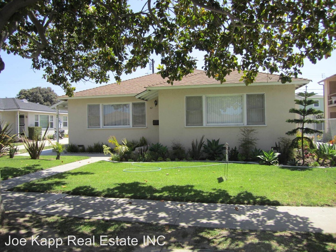 Primary Photo - 42-44 N Joanne Ave