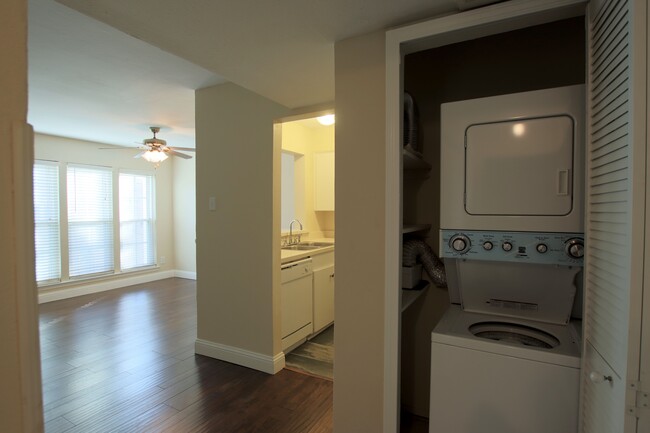 Washer/dryer in unit - 5881 Preston View Blvd