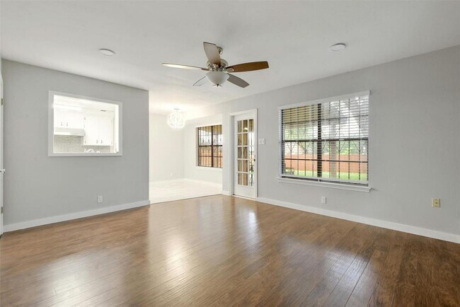 Foto del edificio - 305 Starbright Dr