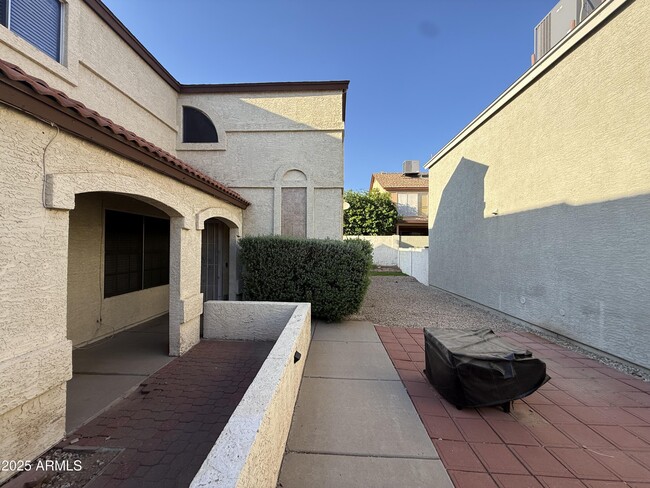 Foto del edificio - 422 E Wescott Dr