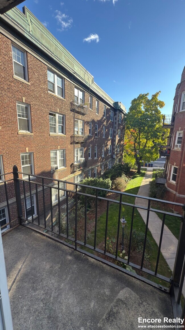 Foto del edificio - 163 Summer St