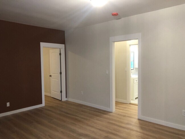 Building Photo - 1151904